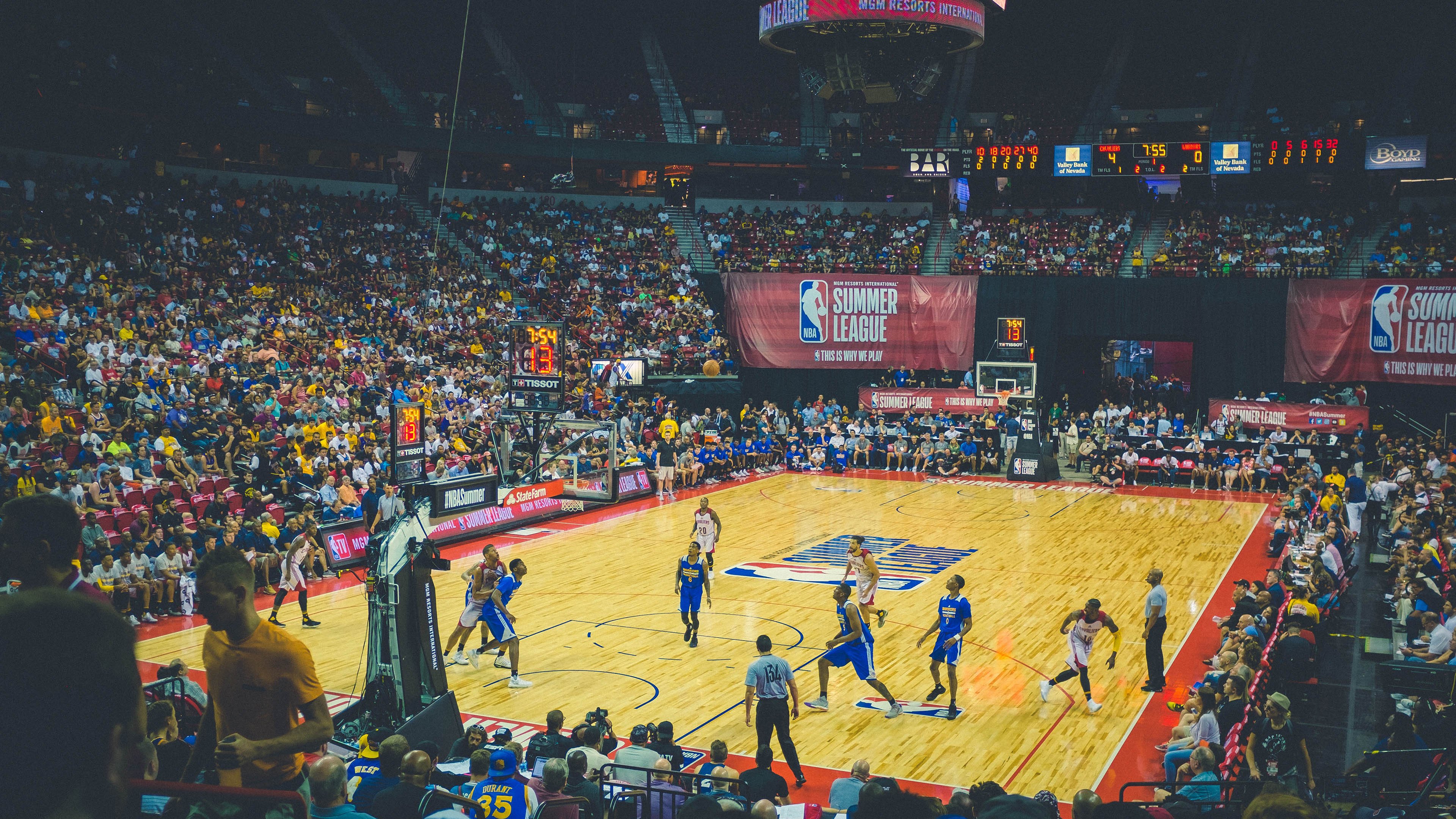 开云体育全站-湖人队再次成为夺冠热门，核心球员状态火热，湖人队夺得冠军